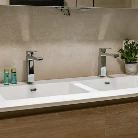 Casiola - Beautiful Overlooking The Marina With Parking Apartment *