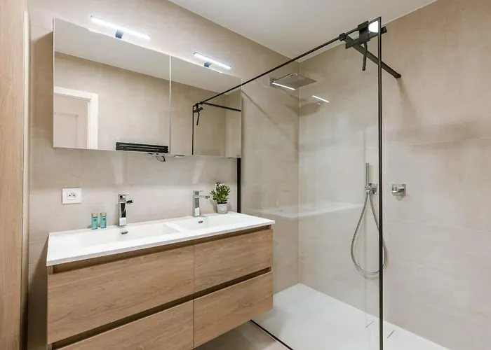 Casiola - Beautiful Overlooking The Marina With Parking Apartment